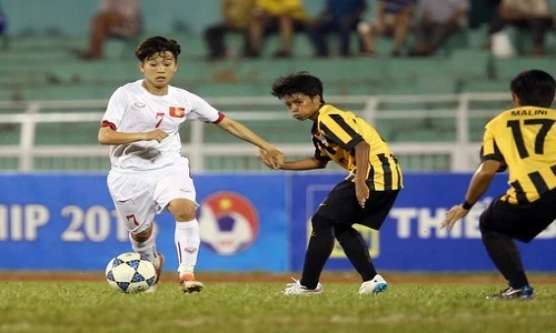 Xem lại hai siêu phẩm từ chấm phạt góc của Tuyết Dung