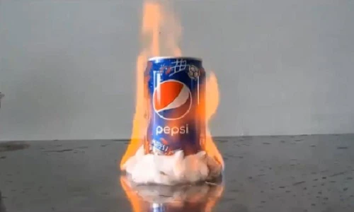 Chuyện gì xảy ra khi đốt cháy lon nước ngọt