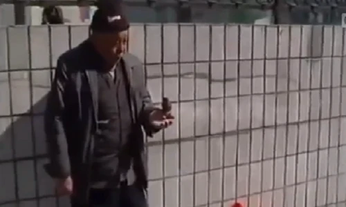 Cận cảnh cách ăn xin bá đạo ở Trung Quốc