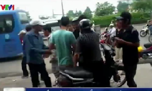 Cận cảnh “chợ” ma túy ở cầu vượt An Sương