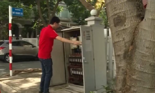 Trụ điện ở Phú Mỹ Hưng dễ "cướp mạng người"