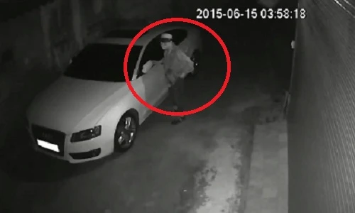 Siêu trộm bẻ gương Audi A5 trong tích tắc