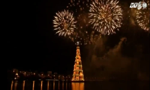 Chiêm ngưỡng cây thông Noel nổi lớn nhất thế giới