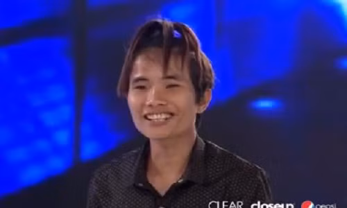 Thánh bàn chải “làm loạn” sân khấu Vietnam Idol 2015
