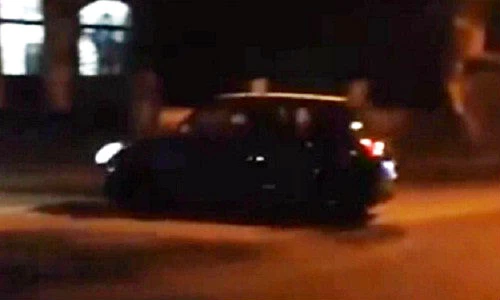 Lạnh người xem màn biểu diễn ôtô như phim trên phố HN