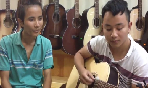 Phát sốt clip liên khúc của “thánh” bàn chải