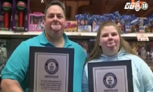 Gặp hai cha con có lưỡi rộng nhất thế giới