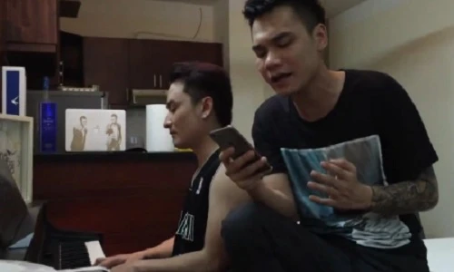 Lạ tai nghe Khắc Việt hát nhạc vàng