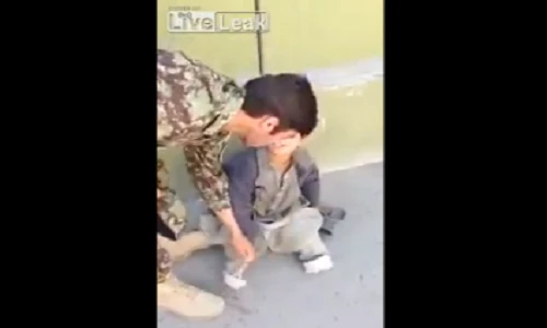 Bóc mẽ chiêu giả tàn tật để ăn xin trên phố