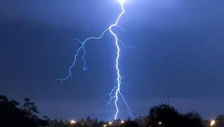 4 phụ nữ bị sét đánh bất tỉnh giữa đồng, một tử vong