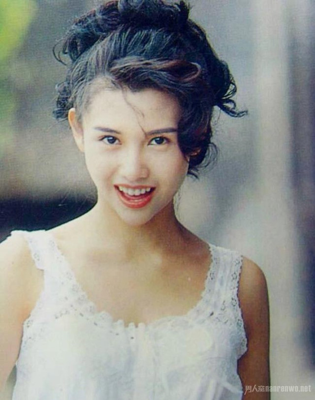 Nữ bác sĩ bất ngờ nổi tiếng vì giống ‘Nữ hoàng 18+’ Khâu Thục Trinh - Hình 3 Nu bac si bat ngo noi tieng vi giong ‘Nu hoang 18+’ Khau Thuc Trinh-Hinh-3