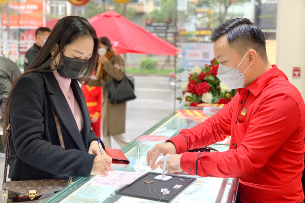 Giá vàng hôm nay 11/3: Mỹ ghi kỷ lục tệ nhất 40 năm, vàng lại tăng vọt Gia vang hom nay 11/3: My ghi ky luc te nhat 40 nam, vang lai tang vot