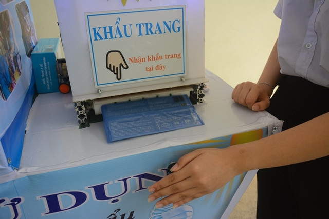 Máy ATM gạo bất ngờ "chuyển thành" ATM phòng dịch COVID-19 - Hình 3 May ATM gao bat ngo