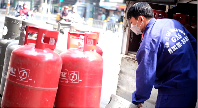 Giá xăng, gas tăng cao, hàng quán ở TPHCM có đồng loạt "đổi" giá? Gia xang, gas tang cao, hang quan o TPHCM co dong loat