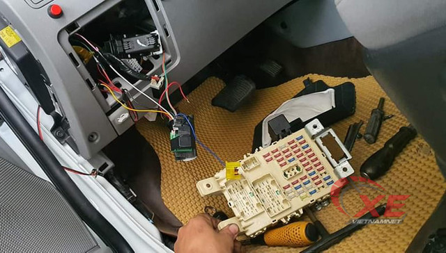 Xe bốc khói nghi ngút vì... lên đời cặp gương - Hình 2 Xe boc khoi nghi ngut vi... len doi cap guong-Hinh-2
