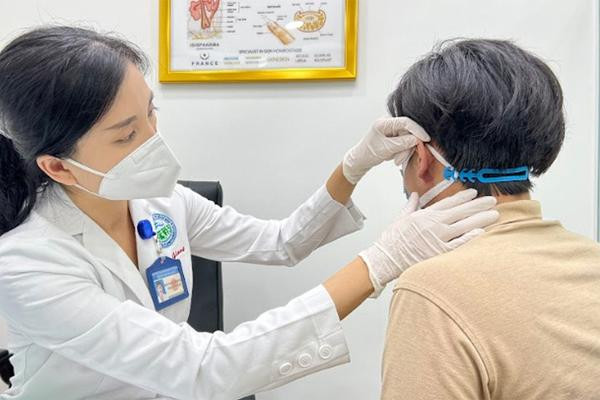 Tiêm filler để có tai Phật, ai ngờ thành… tai thối Tiem filler de co tai Phat, ai ngo thanh… tai thoi