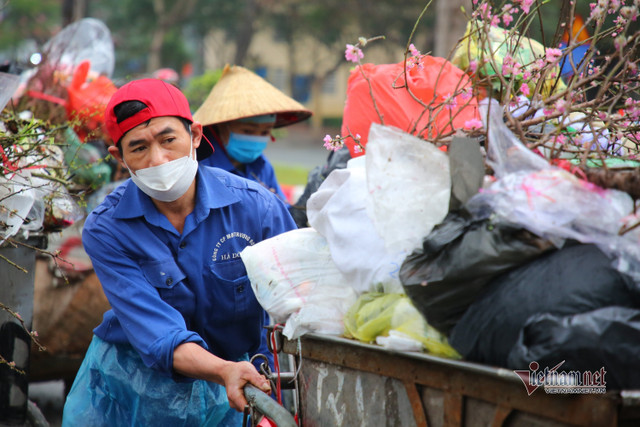 Những phận đời dầm mình mưu sinh trong buốt giá ở Hà Nội - Hình 2 Nhung phan doi dam minh muu sinh trong buot gia o Ha Noi-Hinh-2