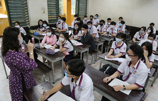 Thầy trò hứng khởi trong ngày đầu học trực tiếp Thay tro hung khoi trong ngay dau hoc truc tiep