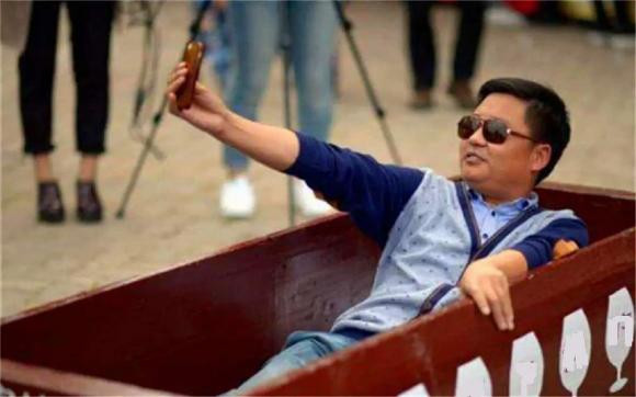 Cổ nhân dạy “Thà thử quan tài còn hơn đi giày người khác” Co nhan day “Tha thu quan tai con hon di giay nguoi khac”