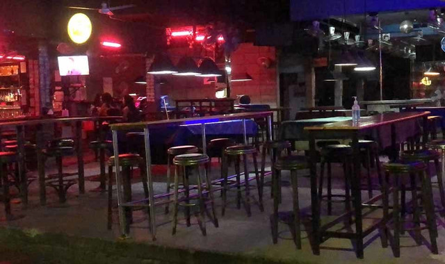 Vui mừng mở quán, 2 tháng đuổi ruồi rồi đóng cửa, lỗ chồng lỗ - Hình 2 Vui mung mo quan, 2 thang duoi ruoi roi dong cua, lo chong lo-Hinh-2