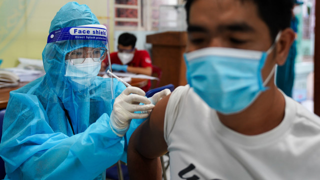 TP HCM yêu cầu cấp thêm 6 triệu liều vaccine Covid-19 để tiêm đủ 2 mũi TP HCM yeu cau cap them 6 trieu lieu vaccine Covid-19 de tiem du 2 mui
