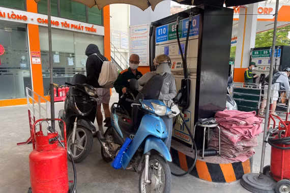 Sau khi chuyển sang E10, người dùng xe cũ nói gì về trải nghiệm thực tế?