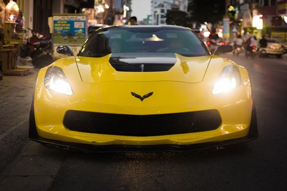 Ngắm Chevrolet Corvette C7 độ cánh gió khủng đại gia Hà Nội