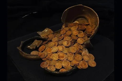 Đào móng nhà, phát hiện kho báu tiền cổ quý giá hơn 13 tỷ đồng