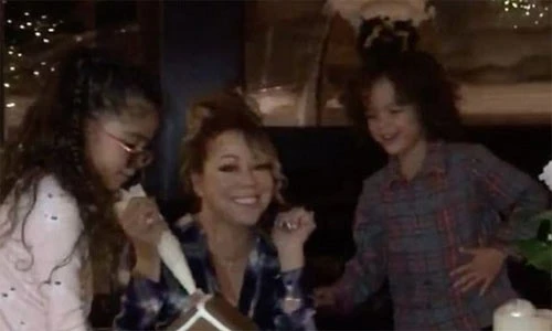 Sao Hollywood tưng bừng đón Tết 2017 