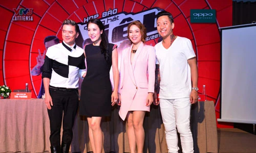 Mỹ Tâm thân thiết Tuấn Hưng trong buổi ra mắt The Voice