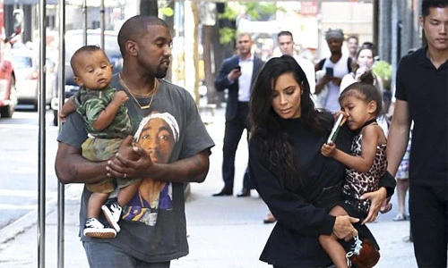 Kim Kardashian bỏ 2,5 tỷ thuê người đẻ hộ con thứ 3