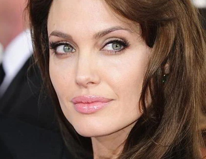 Các chiêu làm đẹp "độc nhất vô nhị" của các sao Hollywood