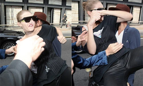 Siêu mẫu Gigi Hadid tức giận vì bị sàm sỡ giữa phố