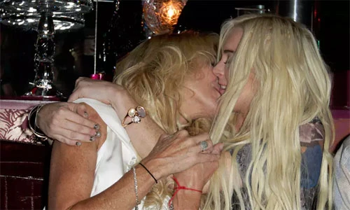 Chộp khoảnh khắc sao Hollywood thảm hại vì say rượu