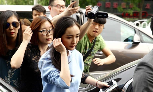 Dương Mịch xuất hiện sau tin đồn bị hiếp dâm