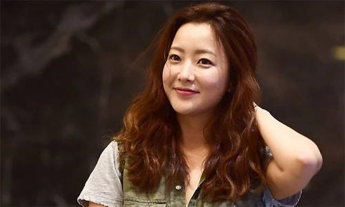 Kim Hee Sun trẻ trung như gái đôi mươi