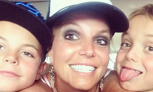 Những khoảnh khắc ngọt ngào của Britneys Spears và hai con trai