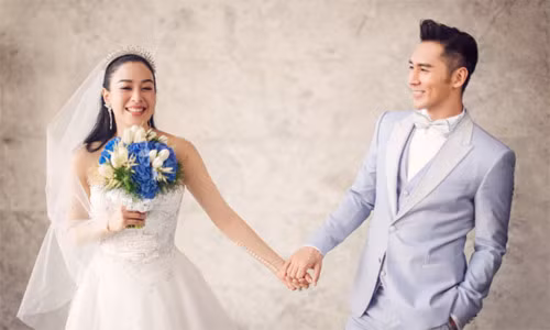 Cô dâu Chung Lệ Đề xinh tươi trong lần thứ 3 lên xe hoa