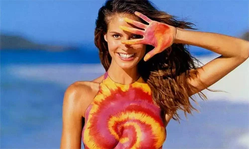 Ngất ngây ngắm mỹ nhân Hollywood nửa kín nửa hở với body painting