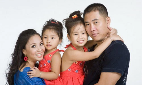 Những ca sĩ Việt hạnh phúc bên “ông bầu” 