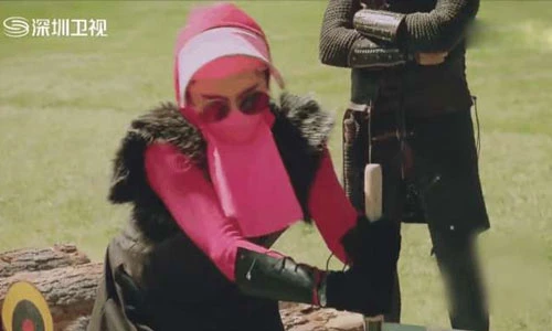 Phạm Băng Băng bịt kín mặt khi ghi hình Cuộc đua kỳ thú