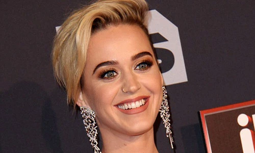 Katy Perry bị soi chân tơ kẽ tóc sau chia tay Orlando Bloom