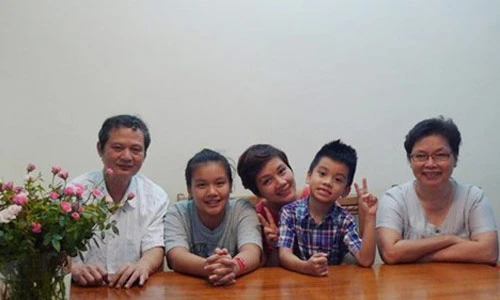 Hình ảnh ấm áp của nhạc sĩ An Thuyên bên gia đình