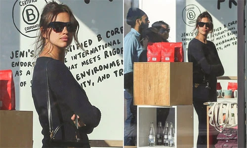 Siêu mẫu Irina Shayk gọn gàng sau hai tuần sinh con