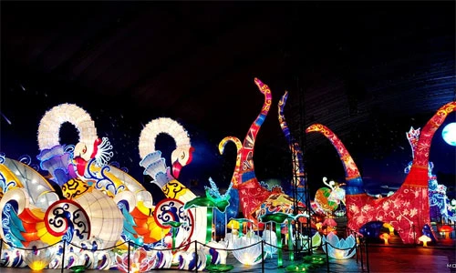 Chùm ảnh: Lung linh lễ hội lồng đèn khổng lồ tại Sài Gòn