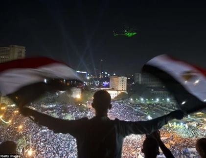 Những hình ảnh về biểu tình đẫm máu ở thủ đô Cairo