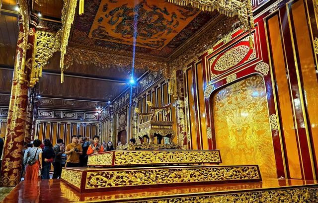 Ngai Vua ở Đại nội Huế aeebf4ae-00ef-4ed1-9f2a-687c41396ad7.jpg
