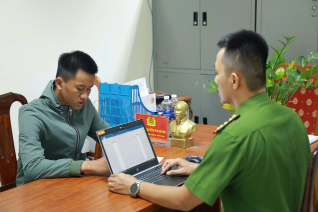 Các đối tượng tại cơ quan công an. Ảnh: Anh Tuấn 50b4b568-b626-4f0e-a369-89565c236ac1.jpg
