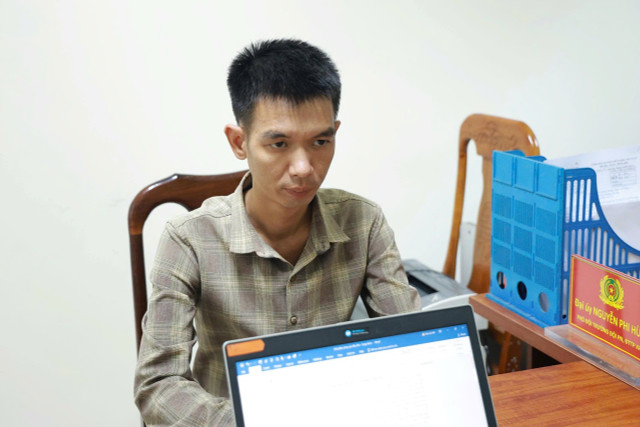 Với chiêu thức hack facebook nhóm đối tượng chiếm đoạt hàng trăm triệu đồng. Ảnh: Anh Tuấn 76c344b7-a106-4833-b8c5-406a0026a745.jpg