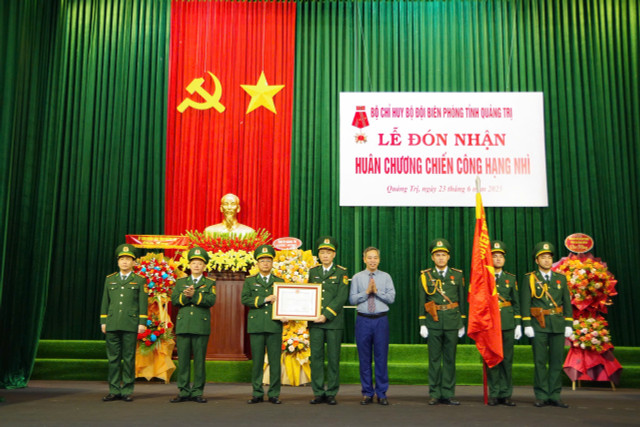 Lễ đón nhận Huân chương chiến công hạng nhì d552046b-bae8-4e60-a5d4-5ca0d783fe31.jpg